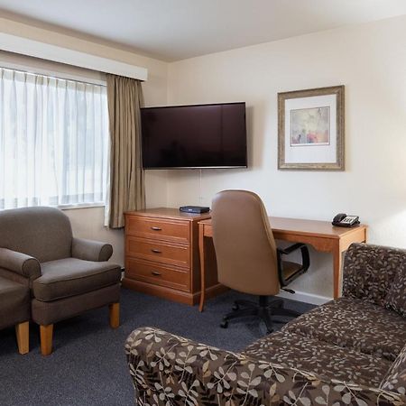 Robin Hood Inn And Suites Victoria Bagian luar foto