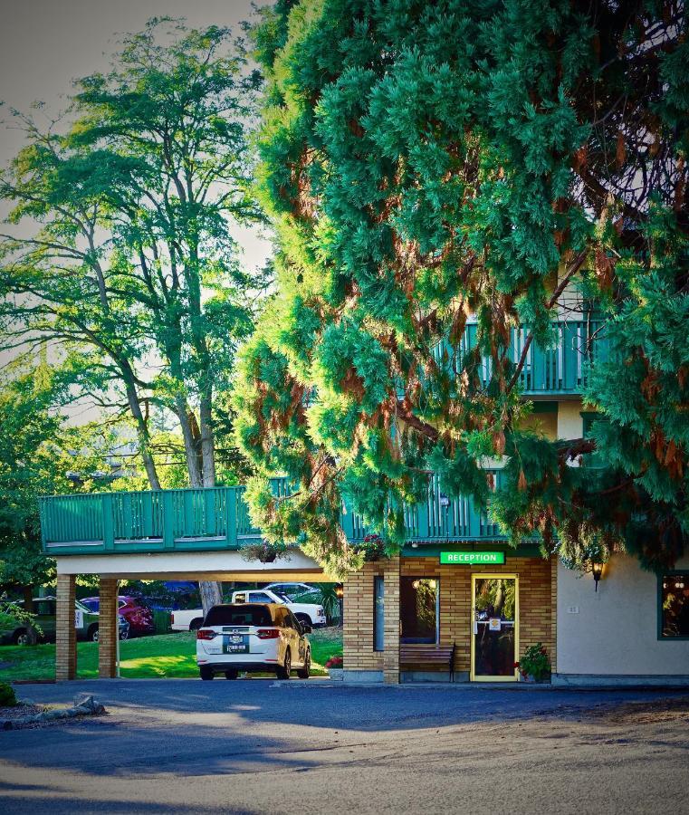 Robin Hood Inn And Suites Victoria Bagian luar foto